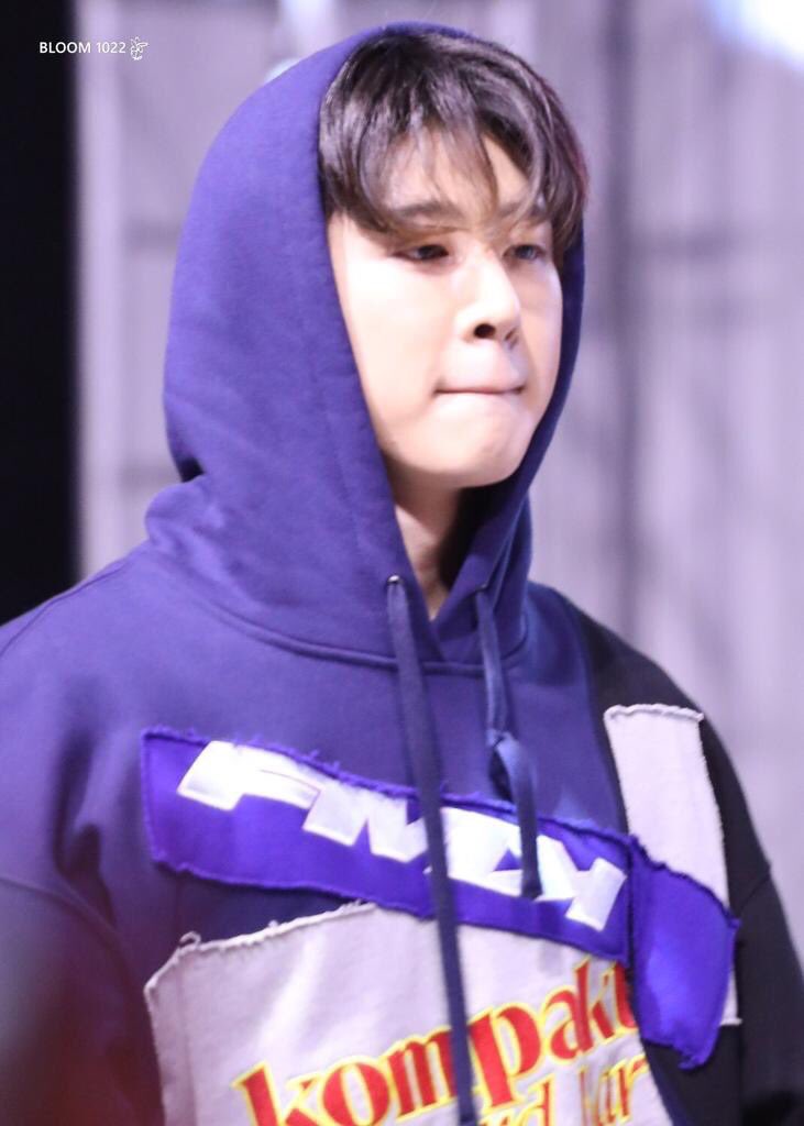 Choayo131's tweet photo. ไม่เอารูปนั้น จะเอาแบบนี้ จะเอาฮันบินแก้มฟูแบบนี้ #HANBIN https://t.co/2XxBN7fG9g
