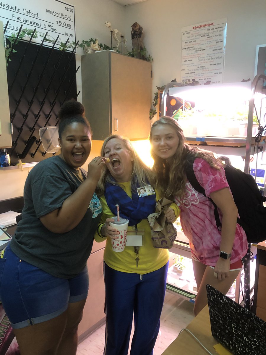 CallieJC13's tweet photo. Celebrating #MASCbirthday by bringing our favorite teachers lunch today!!! #MASCstuco @MASCstuco @Northmen_STUCO @Northmen_OPHS https://t.co/z6HpdK4DE5