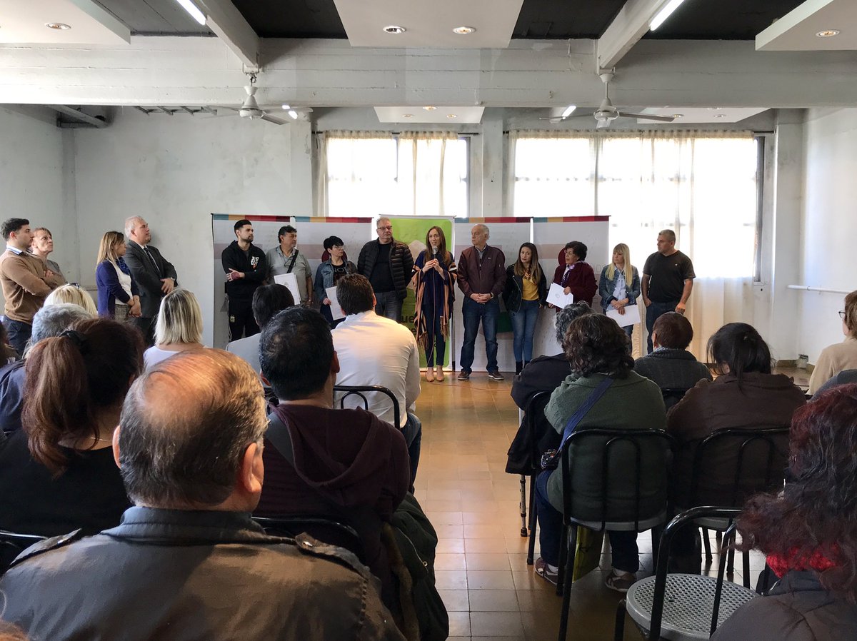 mariuvidal's tweet image. Hoy con @Nestorgrindetti acompañamos a 160 familias de Lanús que, después de 15 años, cumplieron su sueño: recibir la escritura de su casa.