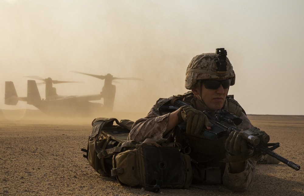 Defense_USA's tweet photo. A #US Marine posts security during a Tactical Recovery of Aircraft and Personnel Exercise at Camp Buehring, #Kuwait.

3USMC 📸 by Sgt. Miguel A. Rosales https://t.co/wPokdyFrdY