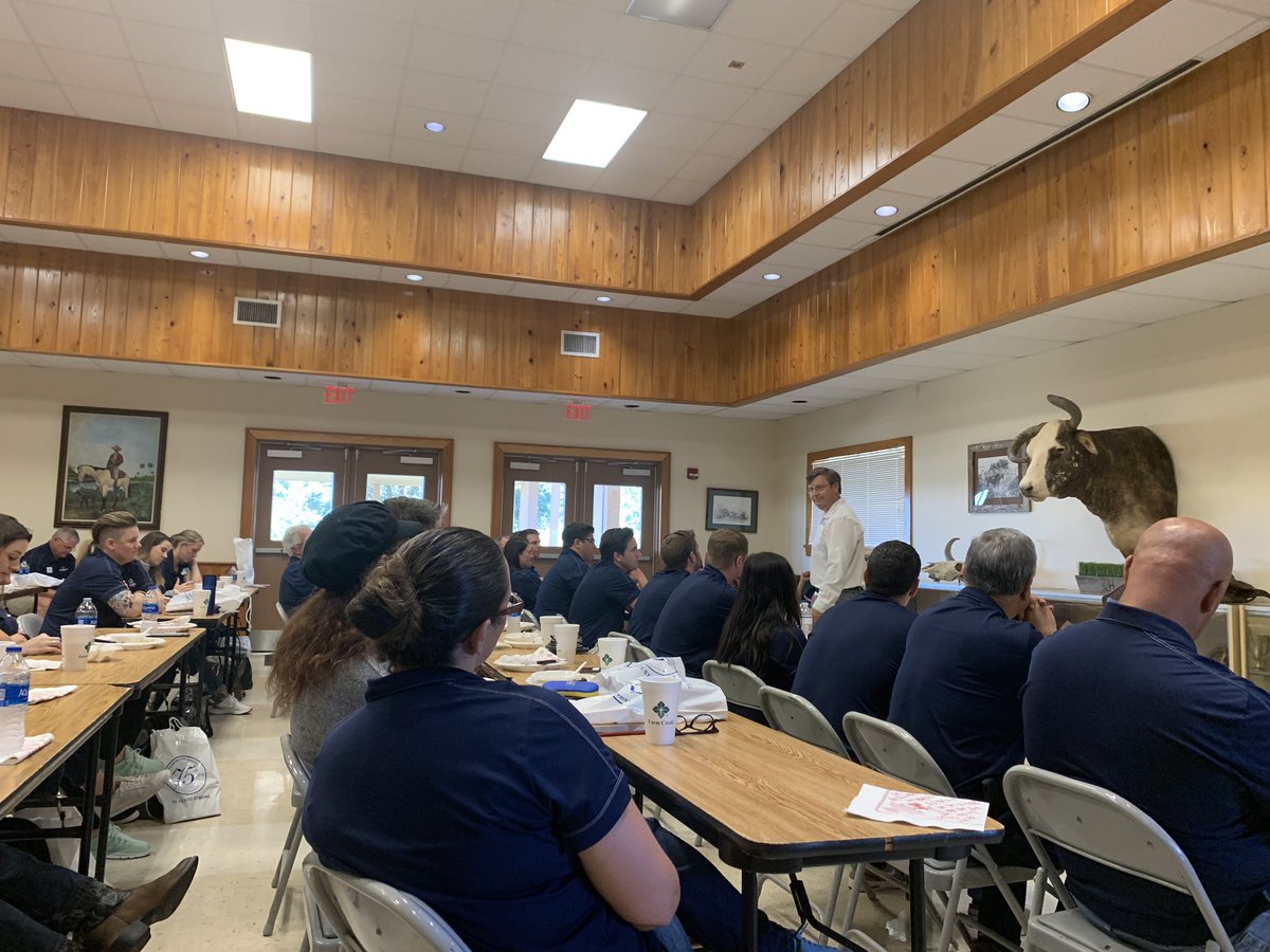 LeadershipORL's tweet photo. Spending the rest of our afternoon in @OsceolaCountyFl. First stop is a delicious lunch with the @FLCattlemen  ‘s association to discuss the important role agriculture plays in the future of our region. #LO97 https://t.co/VXeAIonn7e