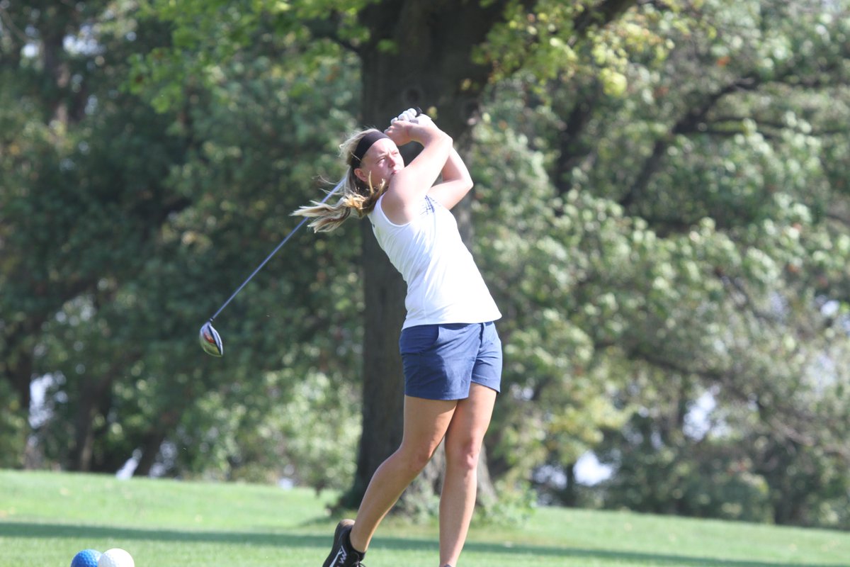 BulldogsRetired's tweet photo. ⛳📸 @CUNEBulldogGolf at the Nebraska Wesleyan Fall Classic. https://t.co/P7fBCDAPqF