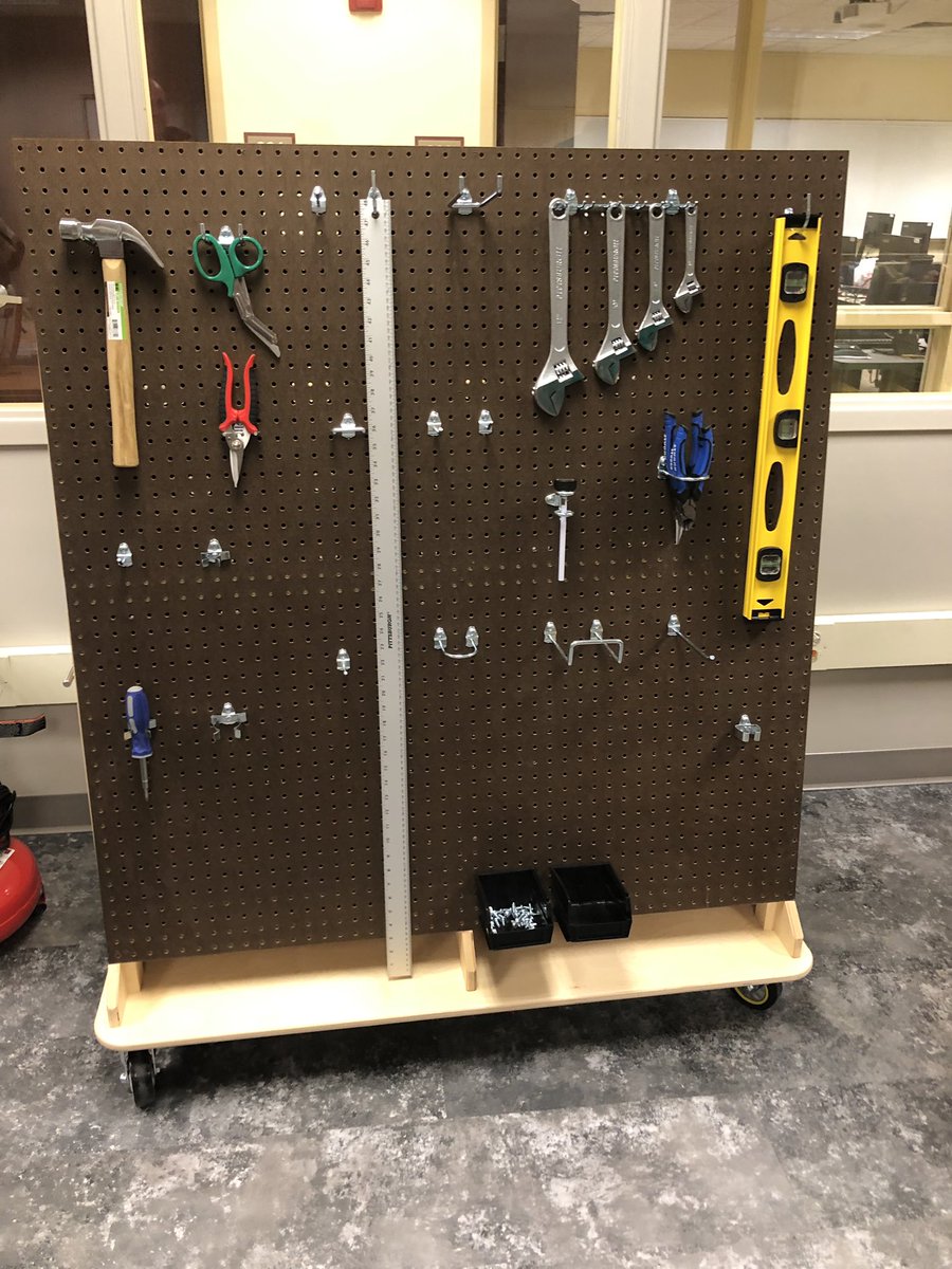 k_sensenbrenner's tweet photo. Toured the #markerspace @uindy  I’m so excited to be a part of bringing a @1stMakerSpace to #ThompkinsMS @twilhelmus @Indy_Computes #FlippingTheSwitch https://t.co/dE2unpN6KM