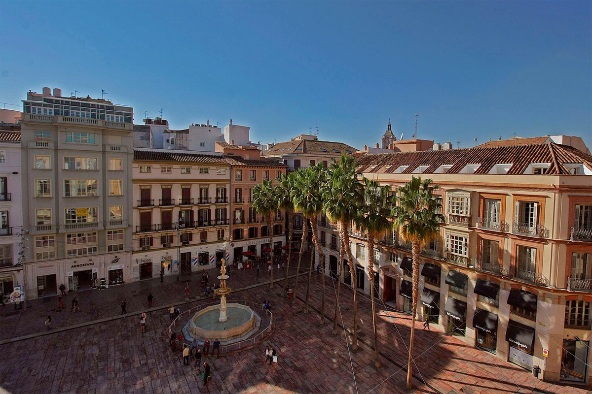 sepc2019's tweet photo. Would you like to visit Málaga at sunset? The bus for the walking sightseeing leaves at 19:30! The tour will start at Plaza de la Constitución at 20:15! https://t.co/if9r9RzeyV