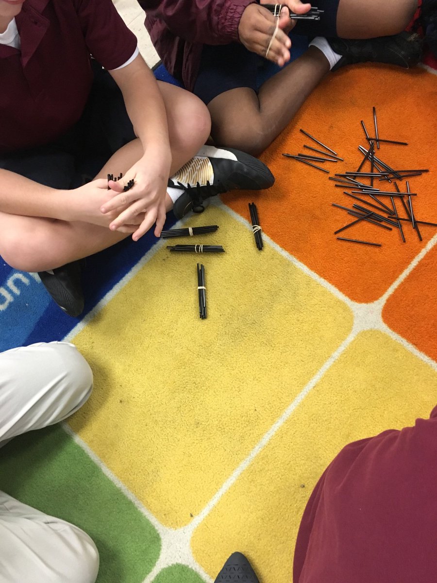 VanessaHorry's tweet photo. My students had fun reviewing Place Value by bundling tens to hundreds, to 1,000! #MathCounts #SensationalSecondGraders #IOH https://t.co/V2aIXIkSCh