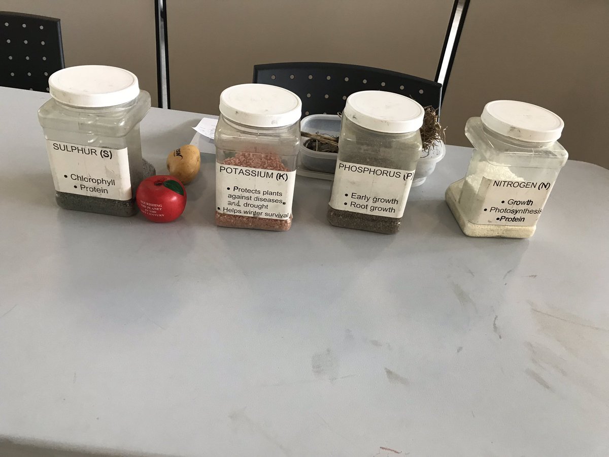MmeDebbieDuncan's tweet photo. Learning about nutrients for the crops @aitcmb @varennesLRSD #amazingag https://t.co/PEJmSxo7Xa