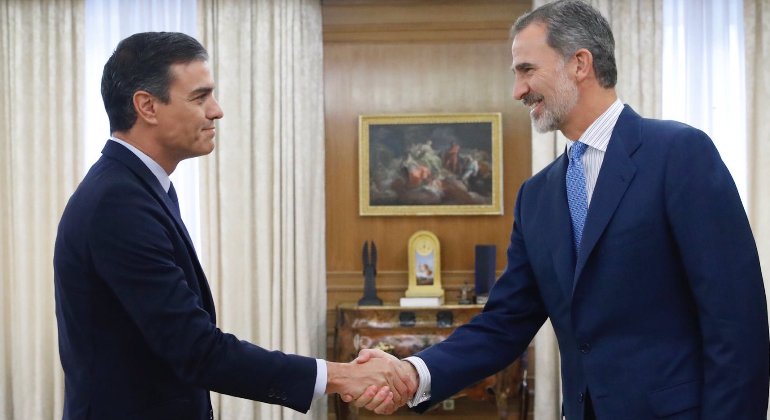 elEconomistaes's tweet photo. 🔴 #ÚLTIMAHORA El Rey no propone candidato a la investidura tras constatar que Sánchez no cuenta con apoyos suficientes: España, abocada a elecciones https://t.co/GWzqMfNr47 https://t.co/zkPecR4cbC