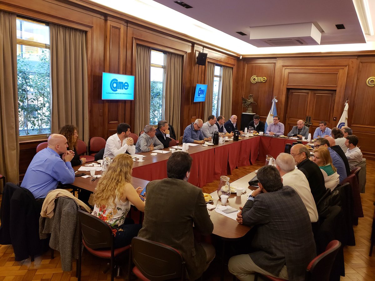 Encabezada por <a href="/gregoriowerchow/">gregorio werchow</a>, secretario de CAME Turismo, comenzamos nuestra novena reunión de comisión. Junto a más 25 referentes del sector, realizamos una evaluación sobre los Seminarios de Turismo en Espacio Rural y destacamos la importancia de los mismos para cada ciudad.