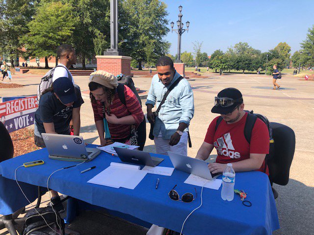 Happy to help register students to be new voters during Constitution Day festivities! #GoVoteMTSU #MTSUVotes