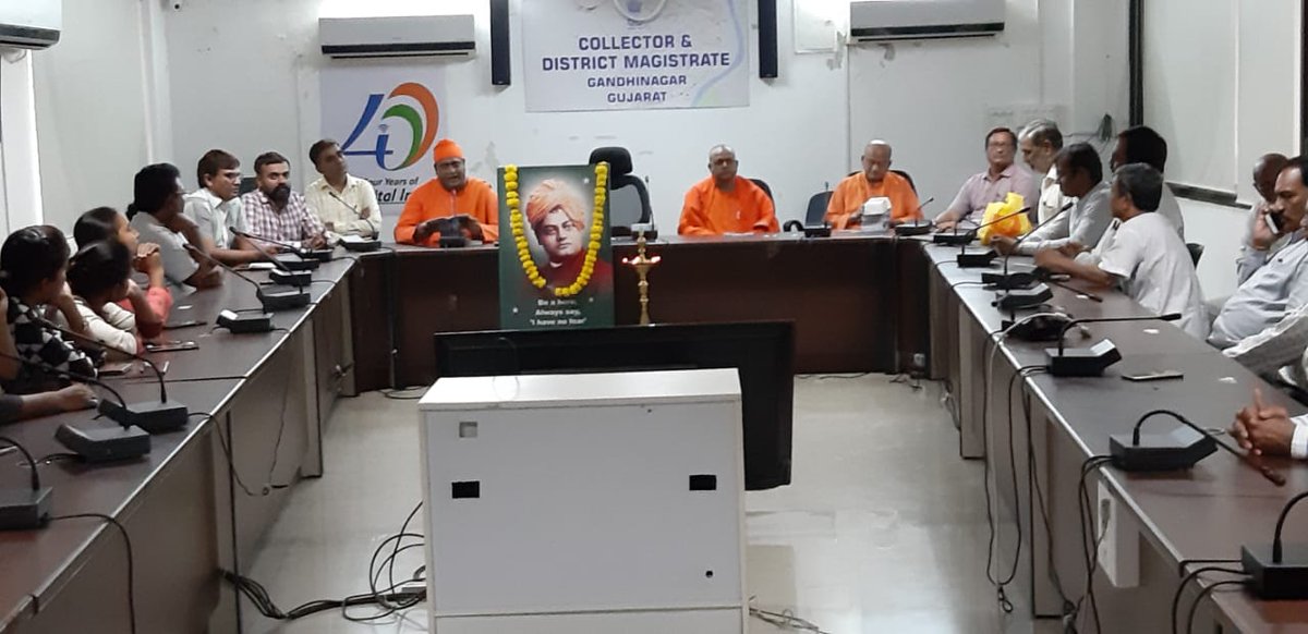 ProSampark's tweet photo. @CollectorGnr @RACGandhinagar 
તારીખ 11 મી સપ્ટેમ્બર 2019 આ દિવસે કલેકટર કચેરી ખાતે સ્વામી વિવેકાનંદ દિગ્વિજય દિન ની ઉજવણી કરવામાં આવી શિકાગો ધર્મ પરિષદ મા આપેલા સ્વામીજીના તે ઉદબોધન ના શબ્દો અને આજના પરિપેક્ષમાં સ્વામીજી એ વિશેની લઇ ખુબ સુંદર કાર્યક્રમ યોજાઈ ગયો. https://t.co/v74UUXgsye
