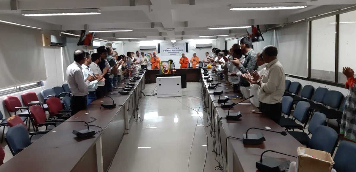 ProSampark's tweet photo. @CollectorGnr @RACGandhinagar 
તારીખ 11 મી સપ્ટેમ્બર 2019 આ દિવસે કલેકટર કચેરી ખાતે સ્વામી વિવેકાનંદ દિગ્વિજય દિન ની ઉજવણી કરવામાં આવી શિકાગો ધર્મ પરિષદ મા આપેલા સ્વામીજીના તે ઉદબોધન ના શબ્દો અને આજના પરિપેક્ષમાં સ્વામીજી એ વિશેની લઇ ખુબ સુંદર કાર્યક્રમ યોજાઈ ગયો. https://t.co/v74UUXgsye