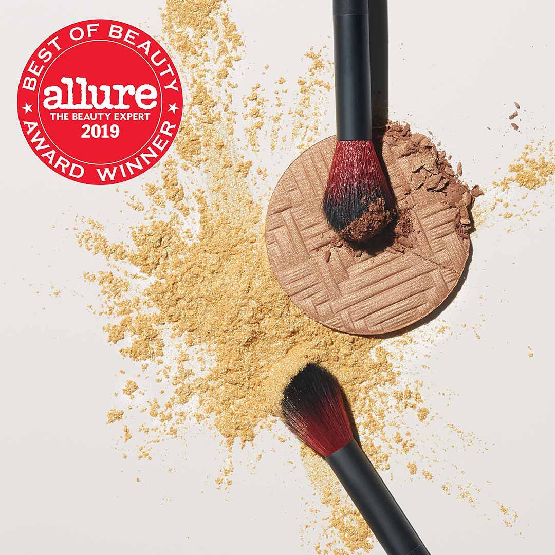revlon's tweet photo. We're honored!🤩 @Allure_magazine tested 7,000+ products to select their #AllureBestofBeauty winners, including:
▪️ #UltraHD Hyper Matte
▪️ #Volumazing Mascara
▪️ Revlon Highlighter Brush
▪️ #RootErase Root Touch Up
▪️ One Step Hair Dryer & Volumizer
Which have you tried? 👇 https://t.co/cXU0KcCNjU