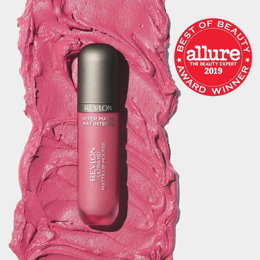 revlon's tweet photo. We're honored!🤩 @Allure_magazine tested 7,000+ products to select their #AllureBestofBeauty winners, including:
▪️ #UltraHD Hyper Matte
▪️ #Volumazing Mascara
▪️ Revlon Highlighter Brush
▪️ #RootErase Root Touch Up
▪️ One Step Hair Dryer & Volumizer
Which have you tried? 👇 https://t.co/cXU0KcCNjU