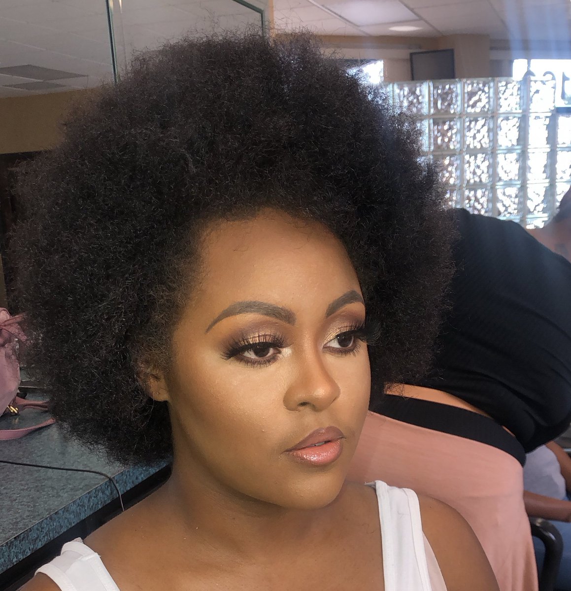 sydbaebe's tweet image. Do what you love, love what you do. #nofilter on this natural beat 😻 #bookthelook #shsumua #makeupartist #wakeupandmakeup #makeuptwitter #makeupaddict #makeupforwoc
