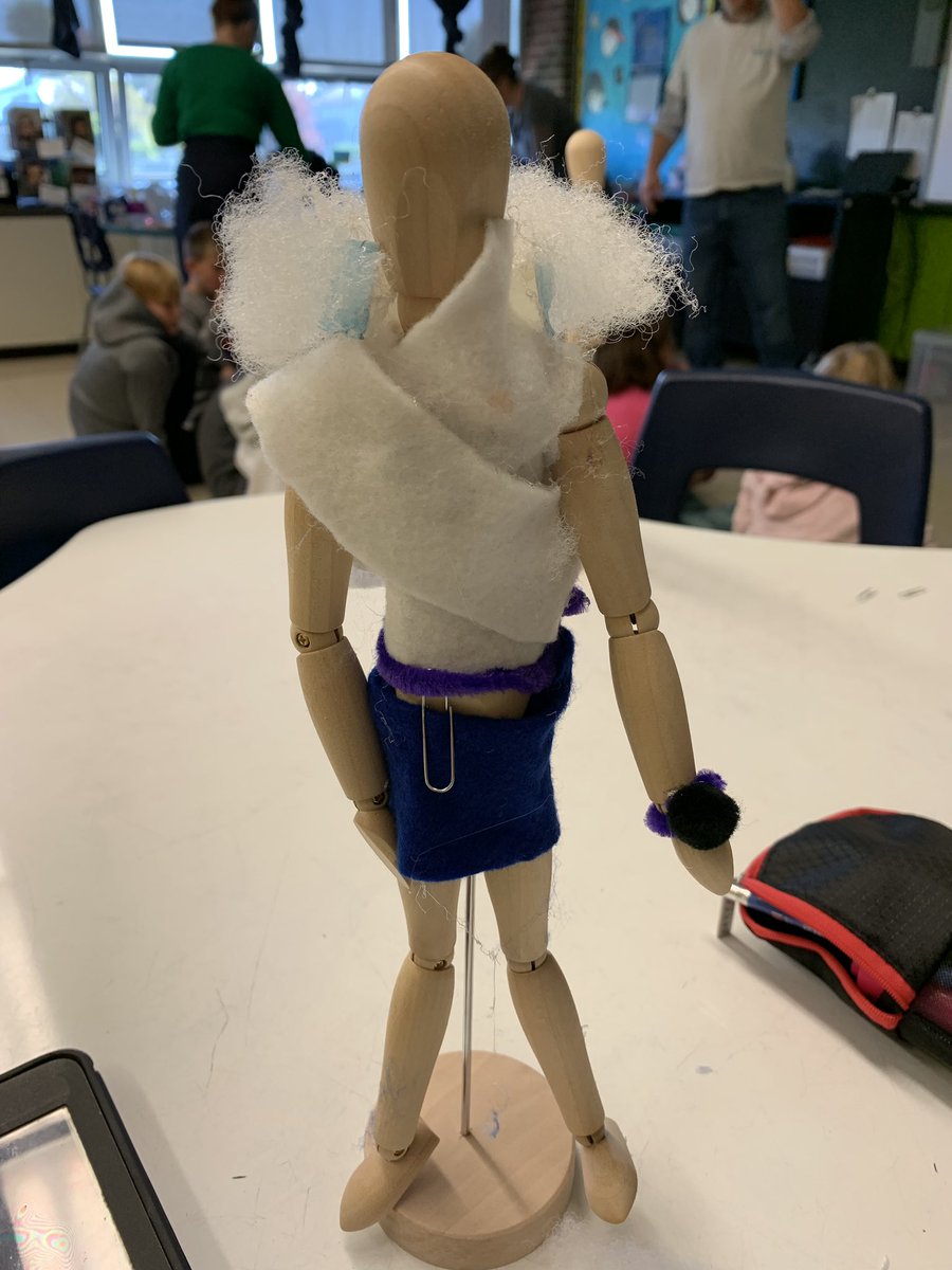 msdaphnesclass's tweet photo. #testing our prototypes for the #designthinking process. #LearnQuebec #lbpsb #DeepLearning https://t.co/paNLaAYfld