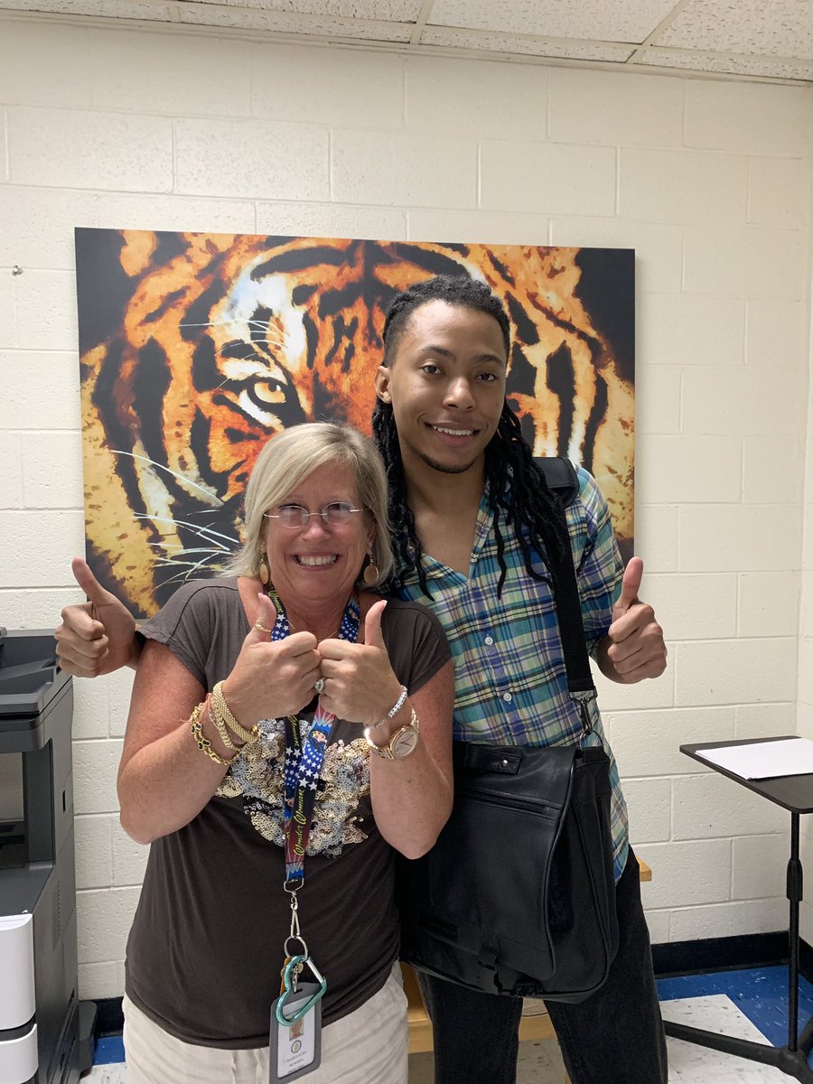 eotigers's tweet photo. EO Young so excited about our Art Teacher. Welcome Me Cromrarie ROAR!!! @VanceCoSchools @eotigers #TogetherWeWinVCS https://t.co/aiPKDYFfQr