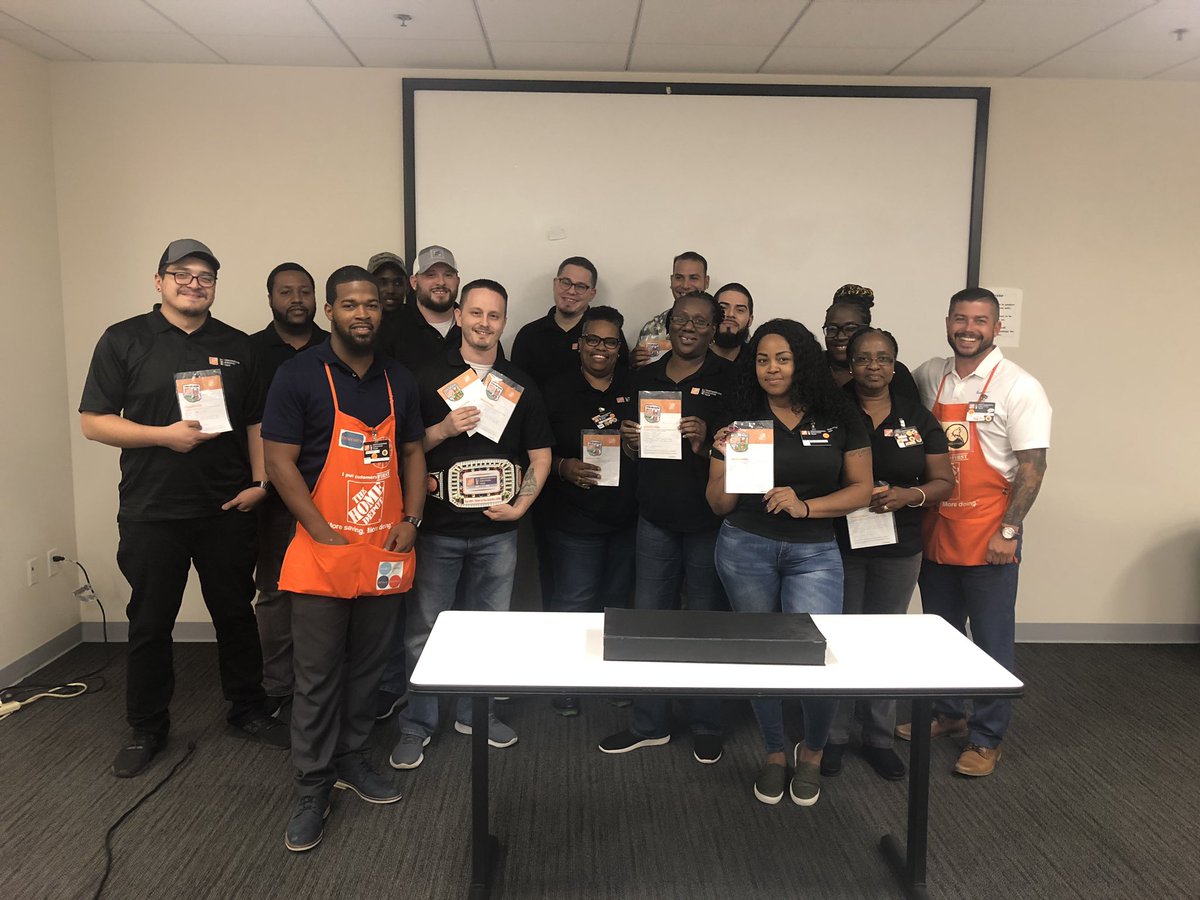 Dkauffmann1281's tweet photo. Congratulations D285 for your amazing performance in the first half being number 1. Congratulations again to Chris and store 1281 for top store for Q3!!! @williams2_e https://t.co/mz5IIzMjss