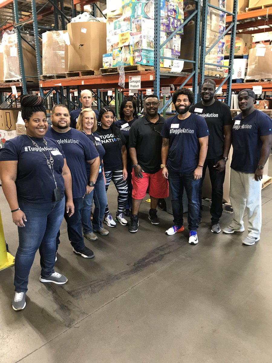 Everready_CLT's tweet photo. Giving back at Second Harvest Food Bank #TuggleNation #gladiators #solizstrong #charlit https://t.co/VdGeT7eoqC