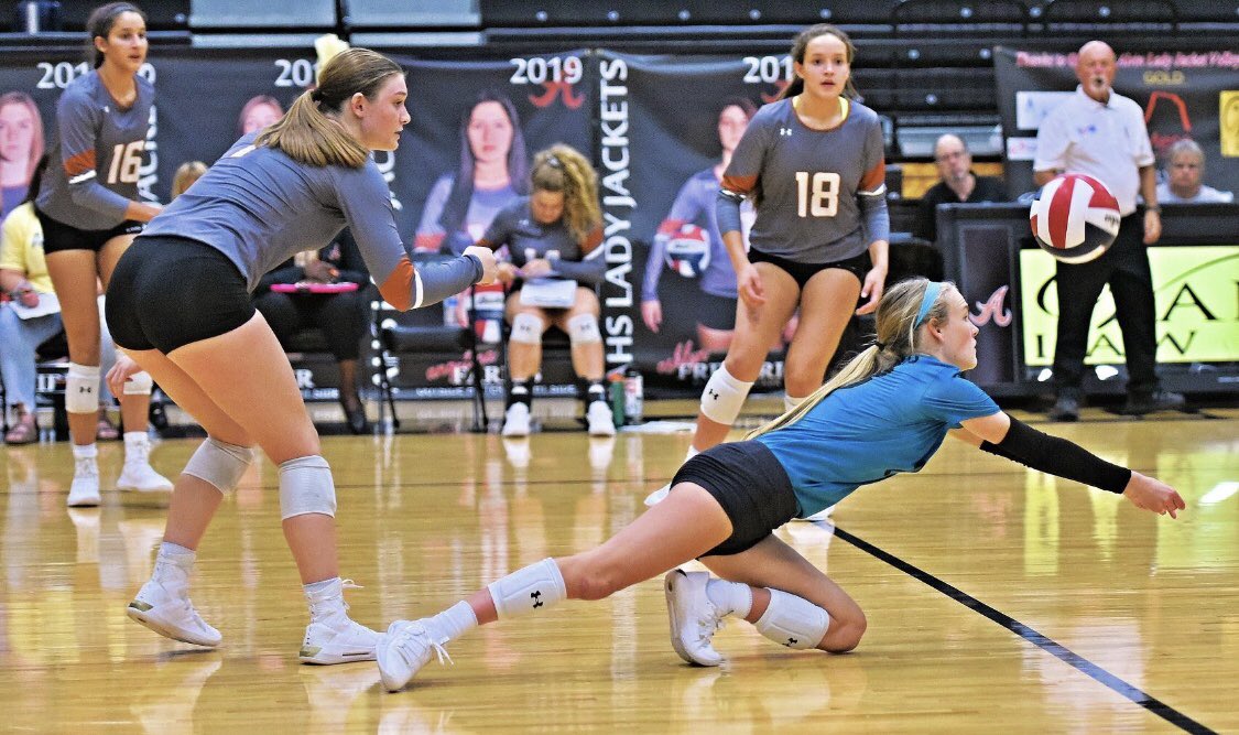 AlvinJacketVB's tweet photo. 🖤🐝D I S T R I C T STARTS tonight at 📍Clear Lake 🐝🖤 #committed #BuildTheNest #JacketFight https://t.co/7rbcC5B4Y1
