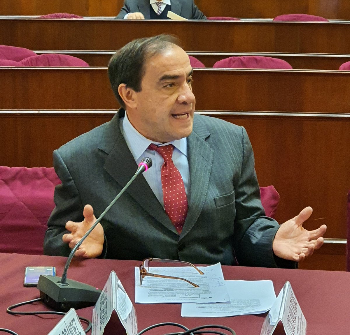 #AHORA 
El Congresista <a href="/yonhy_lescano/">Yonhy Lescano</a>, presenta proyecto de regulación de medicamentos con estándares internacionales de la #OCDE y de países con economías de libre mercado.