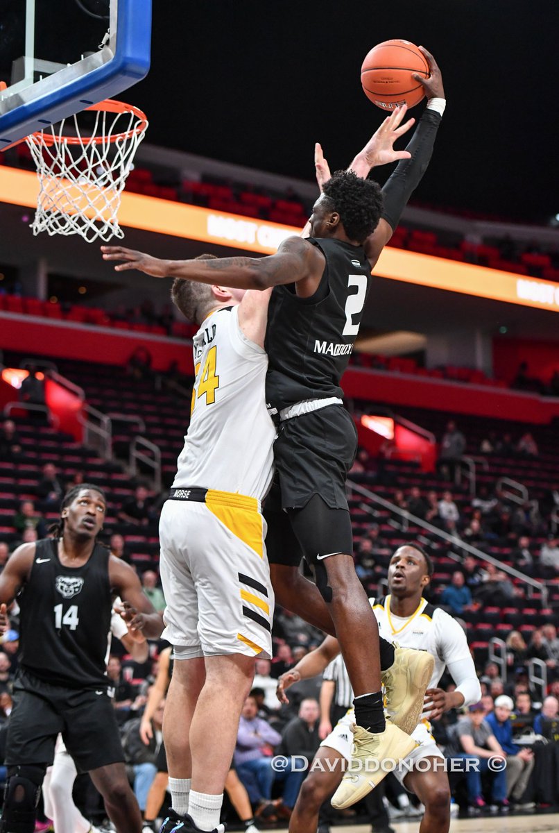 TraveonSr's tweet photo. Oakland MMB non-conference schedule and Oakland conference schedule is out for those who would like to come out to a Oakland University Basketball game thank you for your support. MSU, Syracuse and Maryland 👀 https://t.co/xRcBl4lIK5