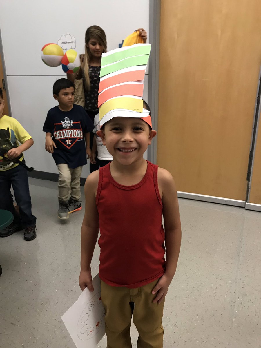 FARIASECC's tweet photo. All fun and smiles here at @FARIASECC while enjoying our #HISDParentU event! @HoustonISD @cmhouston @mnevarezsolis @doriamary73 @jdoria8 https://t.co/SvA7aO8oBI