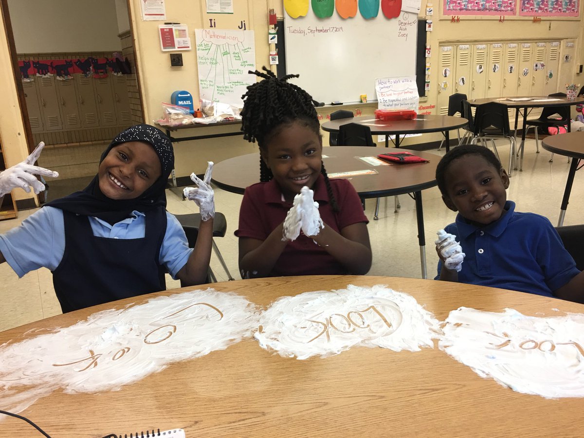 Mrs_Matney's tweet photo. Is there any better way to learn sight words? #FrayserTigers #secondgrade #hopedealer #ELA https://t.co/LTkFVyG17d
