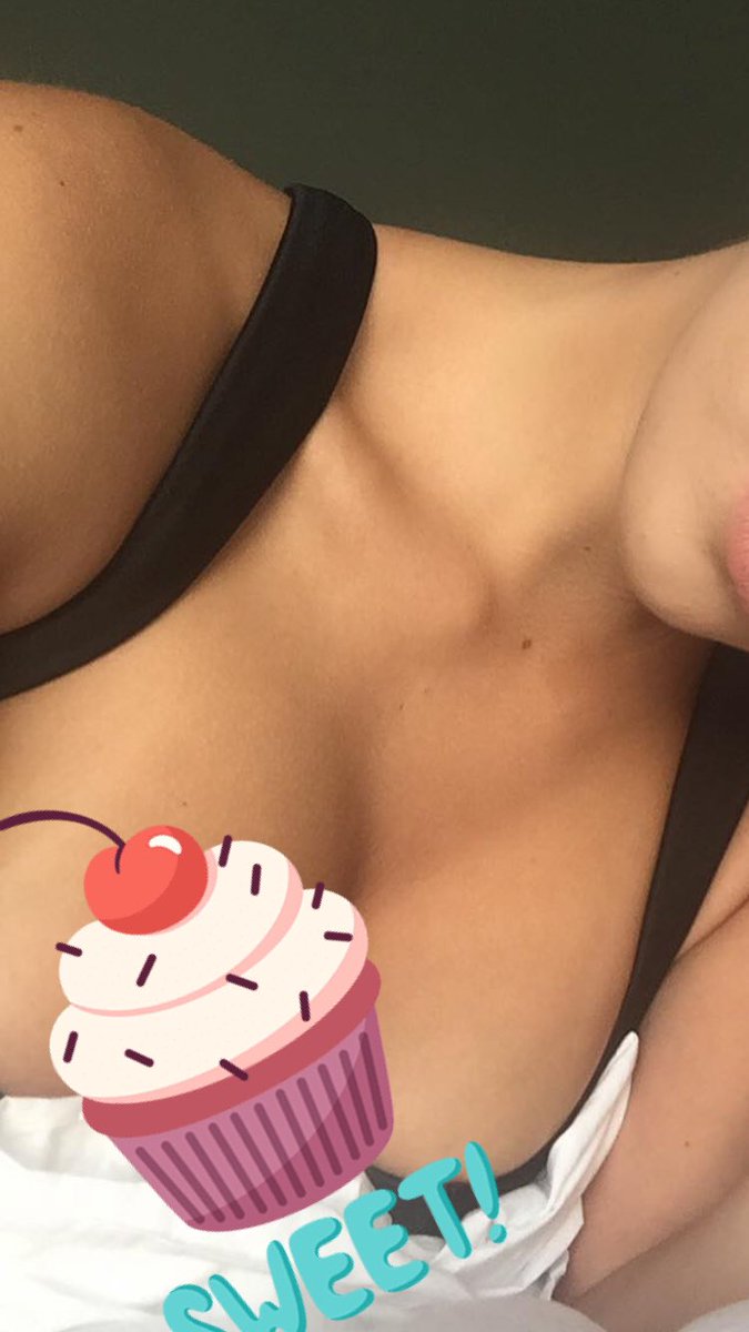 leesh246xo's tweet photo. Dm me I’m bored 🥺🥰 #dmme #dmtosee #nudes #sellingnudes #deals #sugardaddywanted #cum #cumtribute #slut #horny https://t.co/F8zWjssNUc