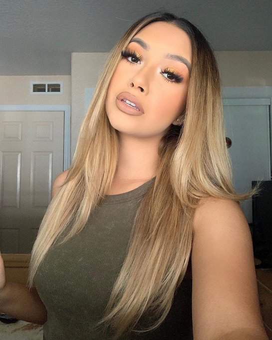 Watch Christina's leaked NSFW photo on TwXstars