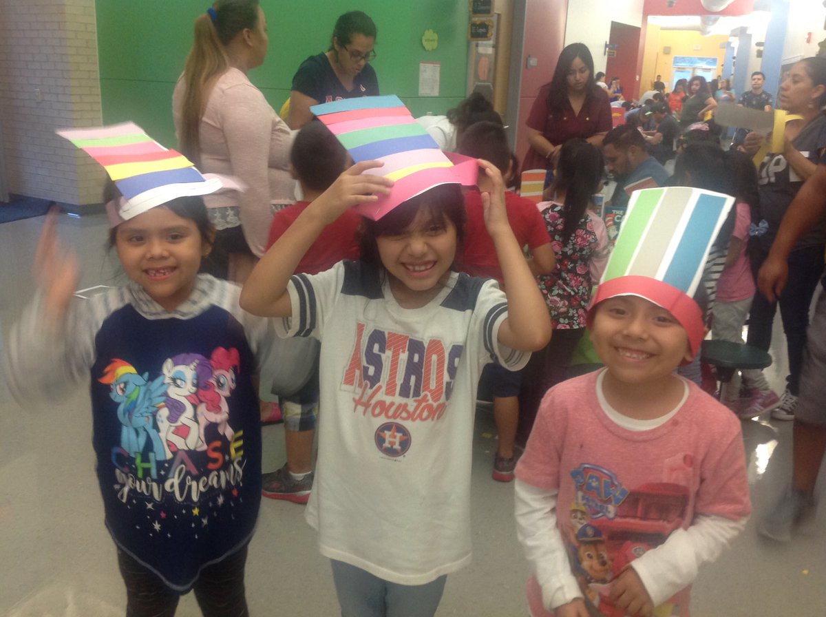 profesoara1's tweet photo. Students from @profesoara1 having lots of fun and learning @FARIASECC during #HISDParentU. https://t.co/EPyW1H72Q5