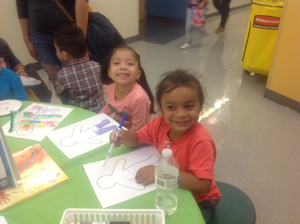profesoara1's tweet photo. Students from @profesoara1 having lots of fun and learning @FARIASECC during #HISDParentU. https://t.co/EPyW1H72Q5