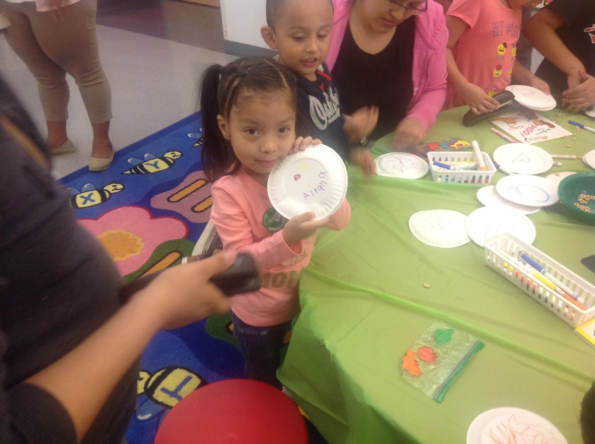 profesoara1's tweet photo. Students from @profesoara1 having lots of fun and learning @FARIASECC during #HISDParentU. https://t.co/EPyW1H72Q5