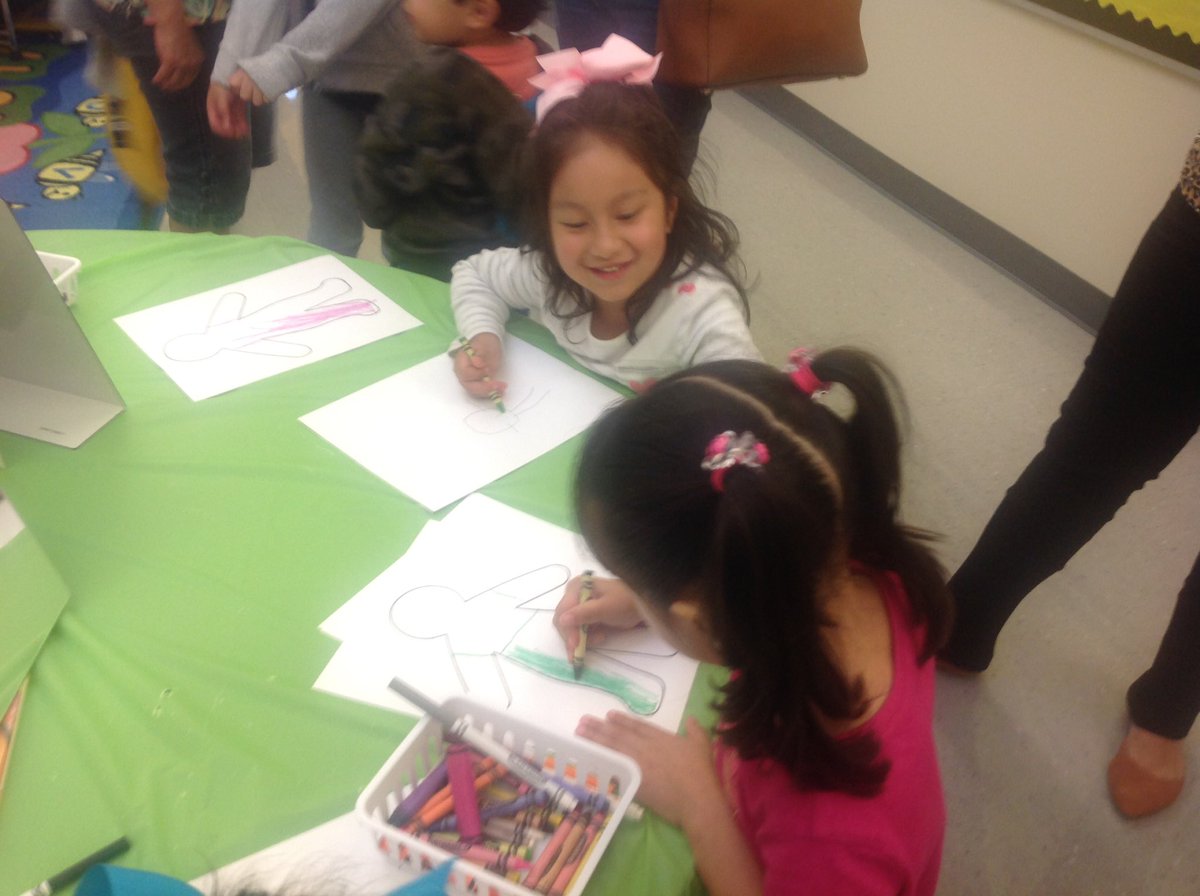 profesoara1's tweet photo. Students from @profesoara1 having lots of fun and learning @FARIASECC during #HISDParentU. https://t.co/EPyW1H72Q5
