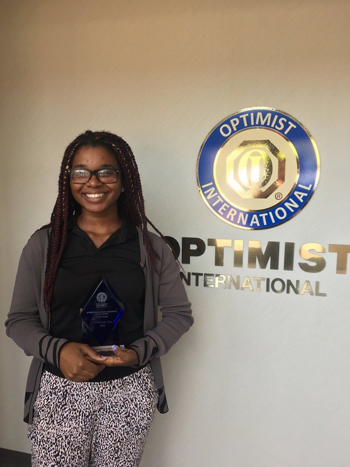 OptimistOrg's tweet photo. We love keeping up with our successful students! Clementina Ojo, of Belize, won a $5,000 regional scholarship in #OptimistOratorical in 2018. Sheβs now attending @SLU_Official, and stopped for a visit at our headquarters! WTG, Clementina!
#promiseyourself #optimist100 #speech https://t.co/YPrYJYZrKn
