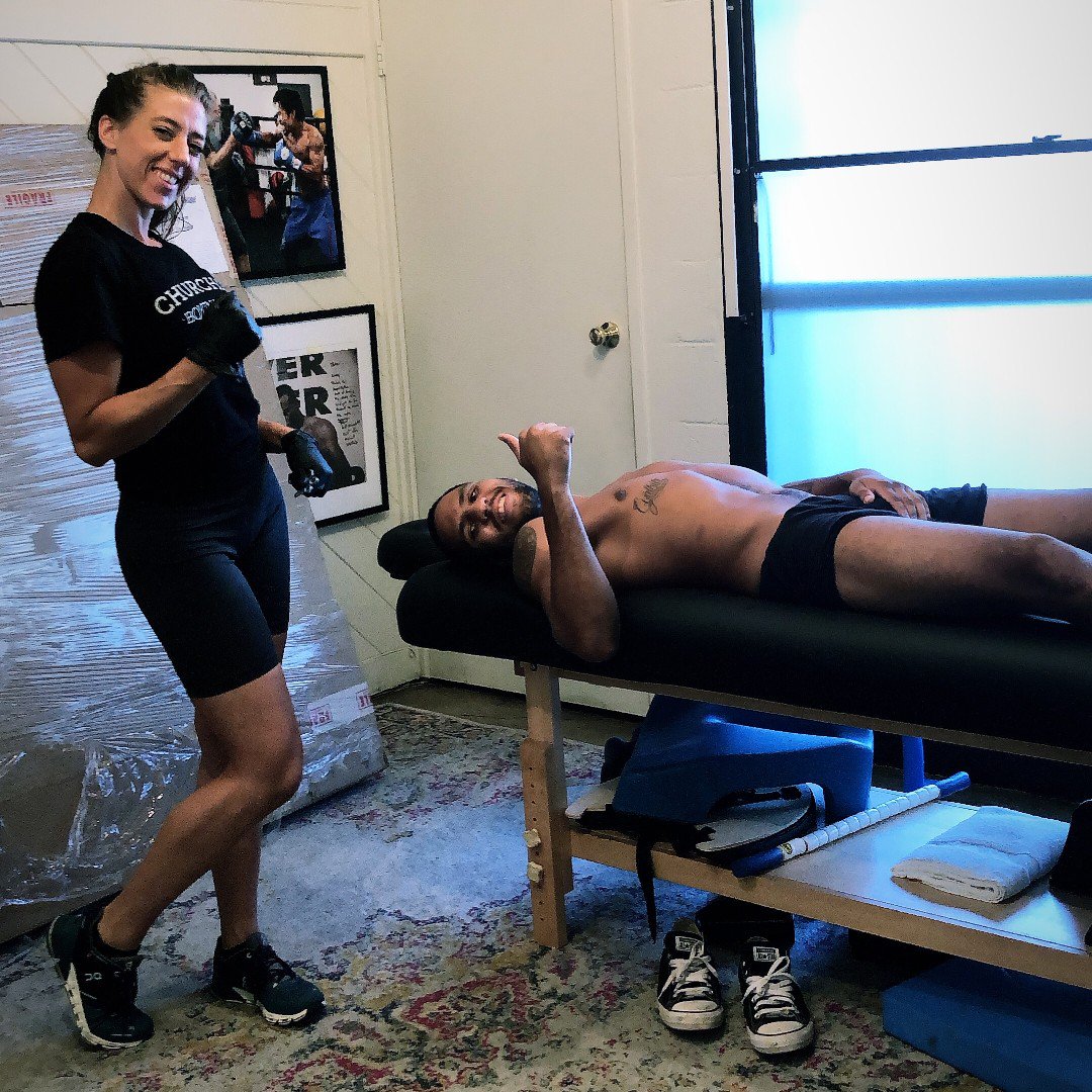 ElRayoVargas's tweet photo. Pain is a part of the game but physical therapy w/ Dr. Jena Gatses helps #ElRayo #RedCanyonSupply #DrJenaGatses @JenaGatses #Jena_Gatses #SatOct12 #IronBoyPromotions #ChandlerArizona #RawHideEventCenter https://t.co/8DWsAxIDfp