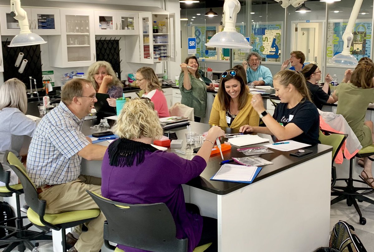 TheChemistryKat's tweet photo. The @SoResearchNews campus is flooded with teachers week. Their energy and pure enthusiasm to learn is so contagious! Thanks @AplusCR for hosting your Fall Workshop at Southern Research! We‘re having a blast! 🧫🧬🦠 https://t.co/k8XwKFqq6n