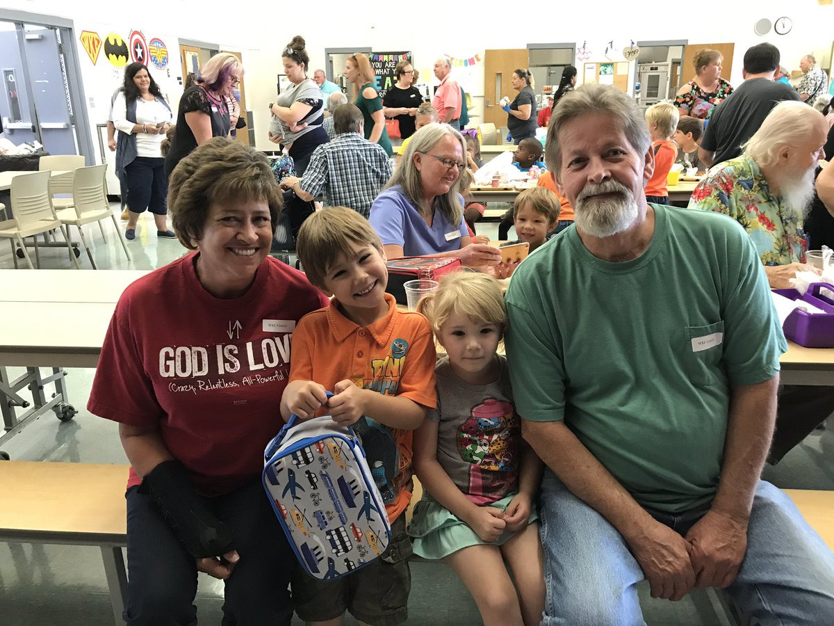nmiller_class's tweet photo. Our grandparents are grand! Thank you for coming to lunch. @WhiteKnollElem #Grandparentlunch https://t.co/ICCZa1U0YD