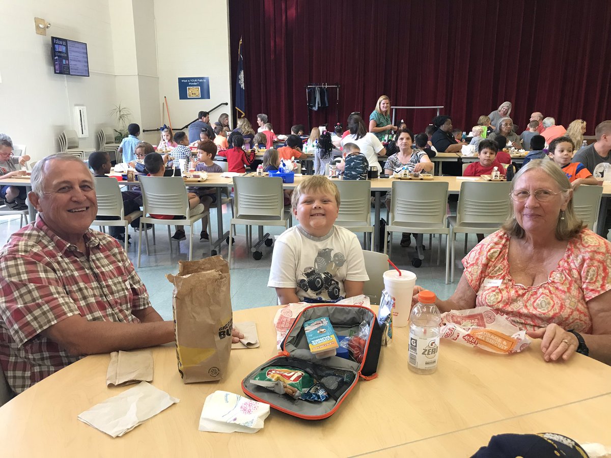 nmiller_class's tweet photo. Thank you grandparents for coming to lunch today! @WhiteKnollElem #Grandparentlunch https://t.co/TyEPpHLYZk