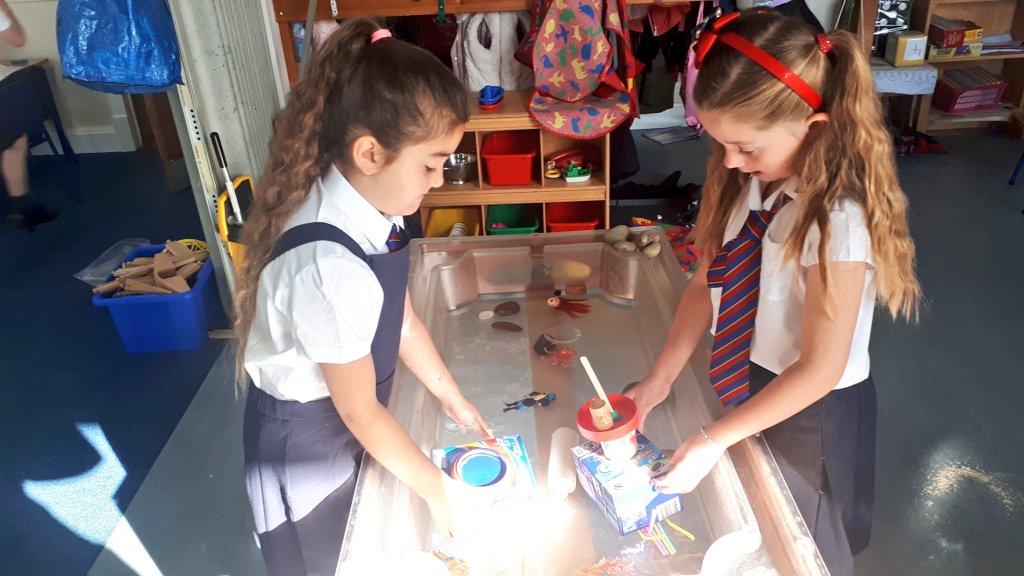 MorayPSPlay's tweet photo. We discovered that the boats made of cardboard did float but didn't last. "Eww the water has made it all soggy" " Now it's sinking and the people will drown!" #STEM #ExploringProperties #PlayisthewayFC https://t.co/u1wE3LYLOF