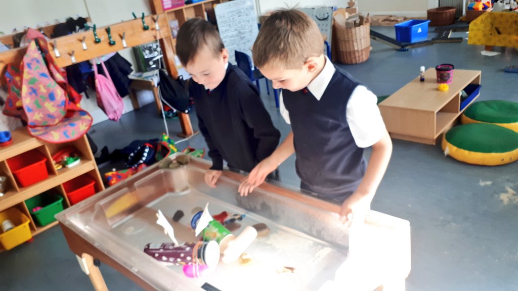 MorayPSPlay's tweet photo. We discovered that the boats made of cardboard did float but didn't last. "Eww the water has made it all soggy" " Now it's sinking and the people will drown!" #STEM #ExploringProperties #PlayisthewayFC https://t.co/u1wE3LYLOF