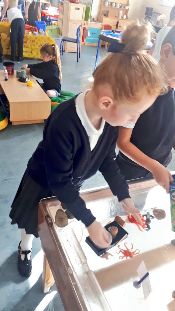 MorayPSPlay's tweet photo. We discovered that the boats made of cardboard did float but didn't last. "Eww the water has made it all soggy" " Now it's sinking and the people will drown!" #STEM #ExploringProperties #PlayisthewayFC https://t.co/u1wE3LYLOF