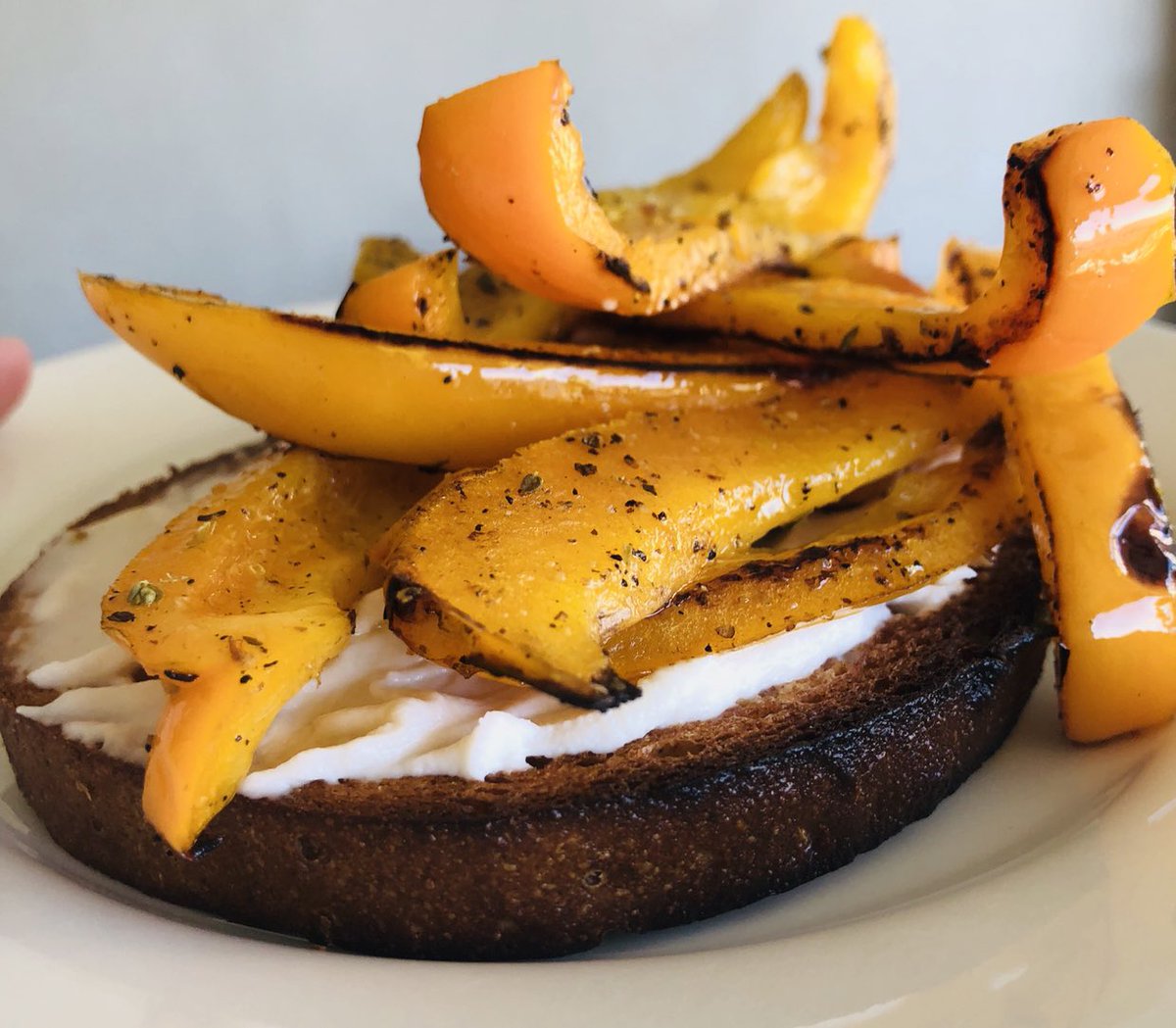 lovebasilsage's tweet photo. Seared orange peppers with spices on dairy free cream cheese on toast๐
#orangepepper
#toast
#dairyfree
#glutenfree
#breakfast https://t.co/FgOMfnFH5j