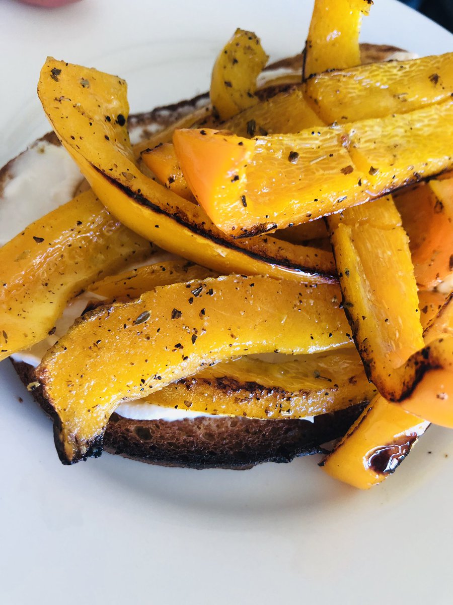 lovebasilsage's tweet photo. Seared orange peppers with spices on dairy free cream cheese on toast๐
#orangepepper
#toast
#dairyfree
#glutenfree
#breakfast https://t.co/FgOMfnFH5j