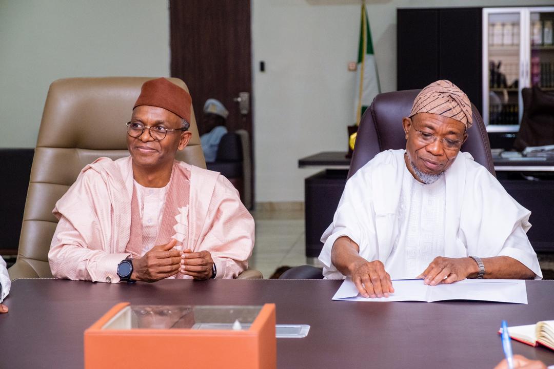CitizenOyelakin's tweet photo. Today, Governor of Kaduna State, @elrufai pays a courtesy visit to the Minister of Interior (@MinOfInteriorNG) Ogbeni @raufaregbesola
#NextLevelCollaboration
πΈ:@itsdolapojulius https://t.co/Tjo8wwxltc
