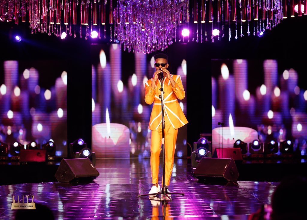 sbnconnects's tweet photo. @lynxghana signnee, @KiDiMusic, was well glamours at the just ended 2019 @GlitzAfrica Awards.
He was more admired when he handled the microphone and sounded more passionate in his vocals to the attendees.
#SBNUpdates #glitzstyleawards19 #Fashion #SBN|@sbnconnects https://t.co/w7HaN9lGo9