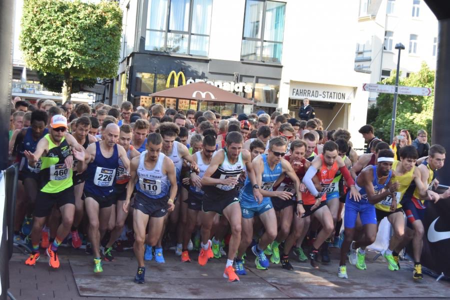 Favoritensiege und ein deutscher Rekord bei der deutschen Straßenlaufmeisterschaft über 10km in Siegburg! 
laz-sport.de/news/1/523525/… #lazpuma #leichtathletik #dm #deutschemeisterschaft #straßenlauf #Running #Siegburg