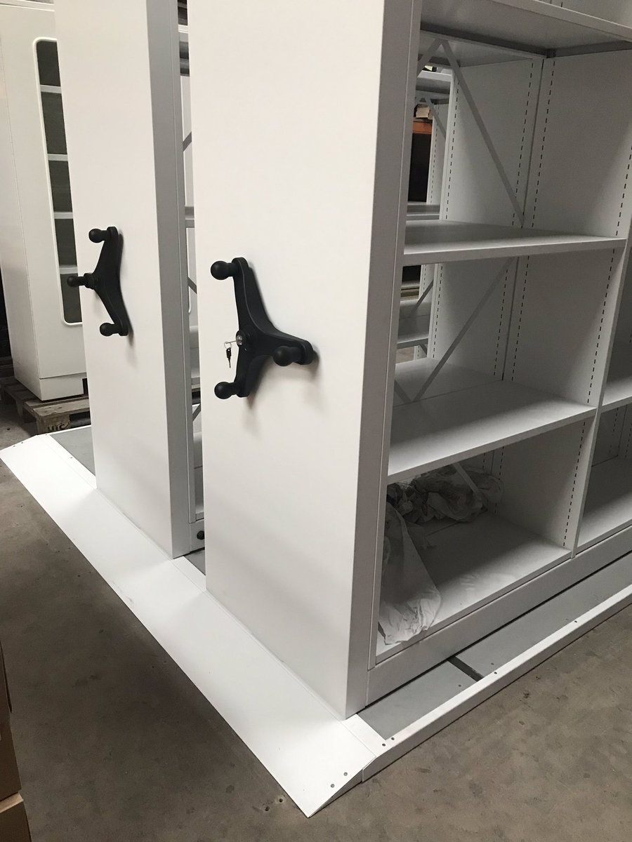 Templestock's tweet image. Sharp! #templestock. #mobileshelving #libraryshelving