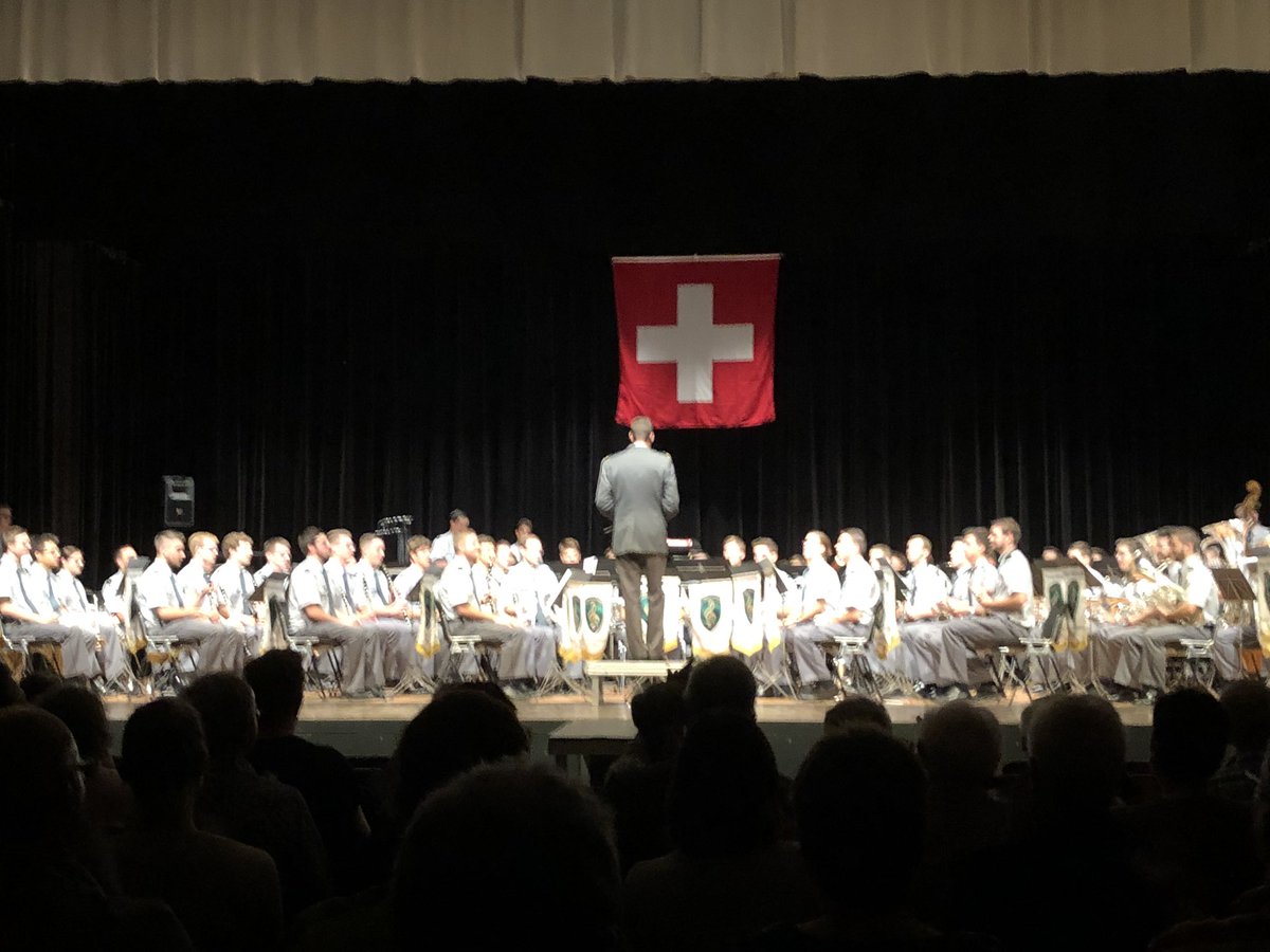 Rekrutenspiel 16-2/2019 an der Arbeit in Schwyz. Hervorragende Leistung, grossartige Präzision. Chapeau..!
#miliz #armee