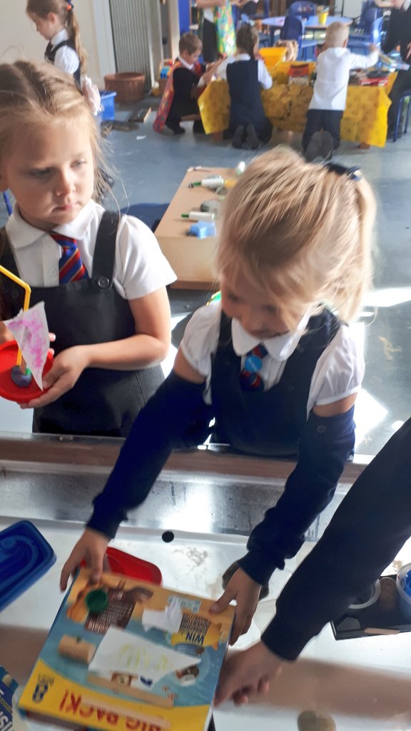 MorayPSPlay's tweet photo. "Does yours float? Mines does cos it's plastic"  #STEM #Exploringproperties #PlayisthewayFC https://t.co/ziWdOMLTDK