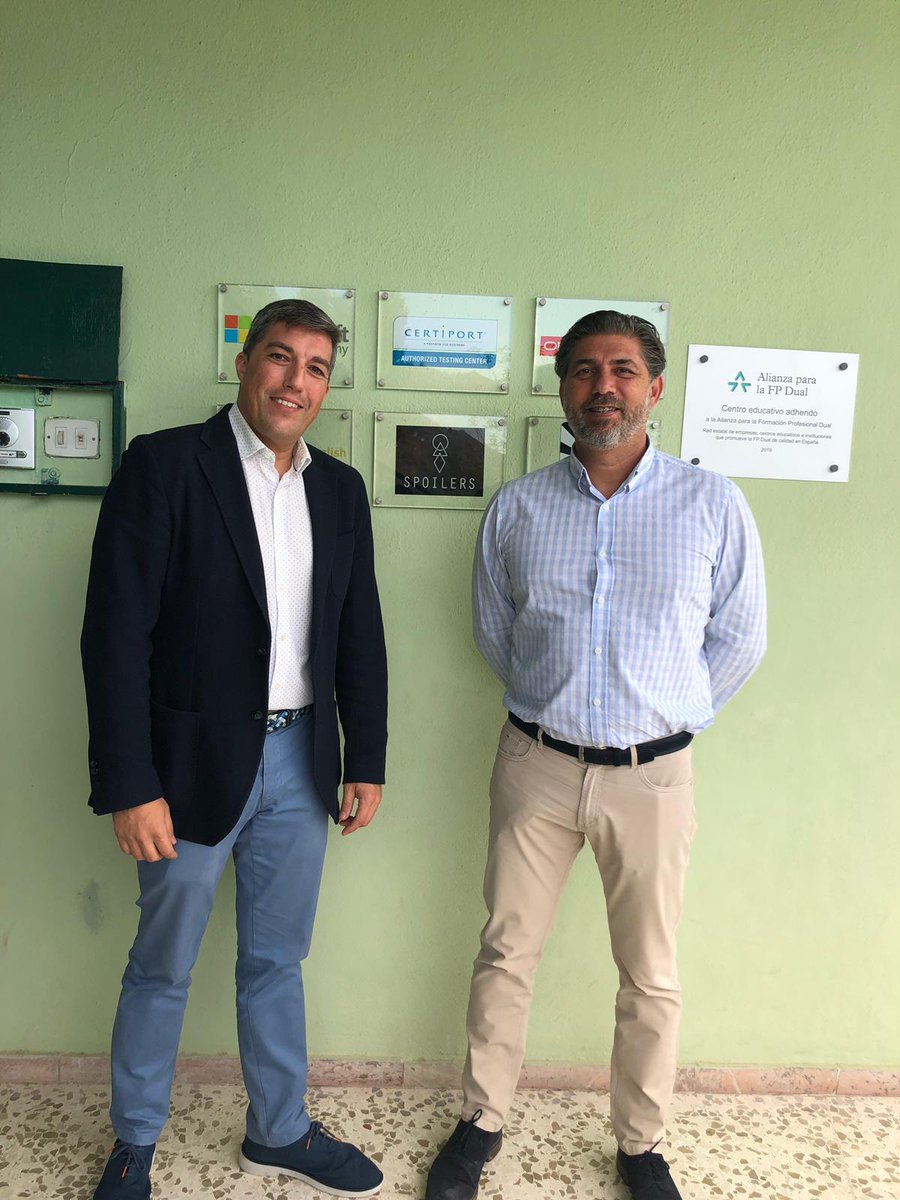 ColegioReina's tweet image. La semana pasada ¡renovamos el proyecto #Certinet para nuestros #alumnos!
Ahora en el #Colegio La Reina nuestros #estudiantes podrán beneficiarse de programas MTA y #Microsoft Technical Associate. 😊👏👏
Gracias a @CertificaTICnet